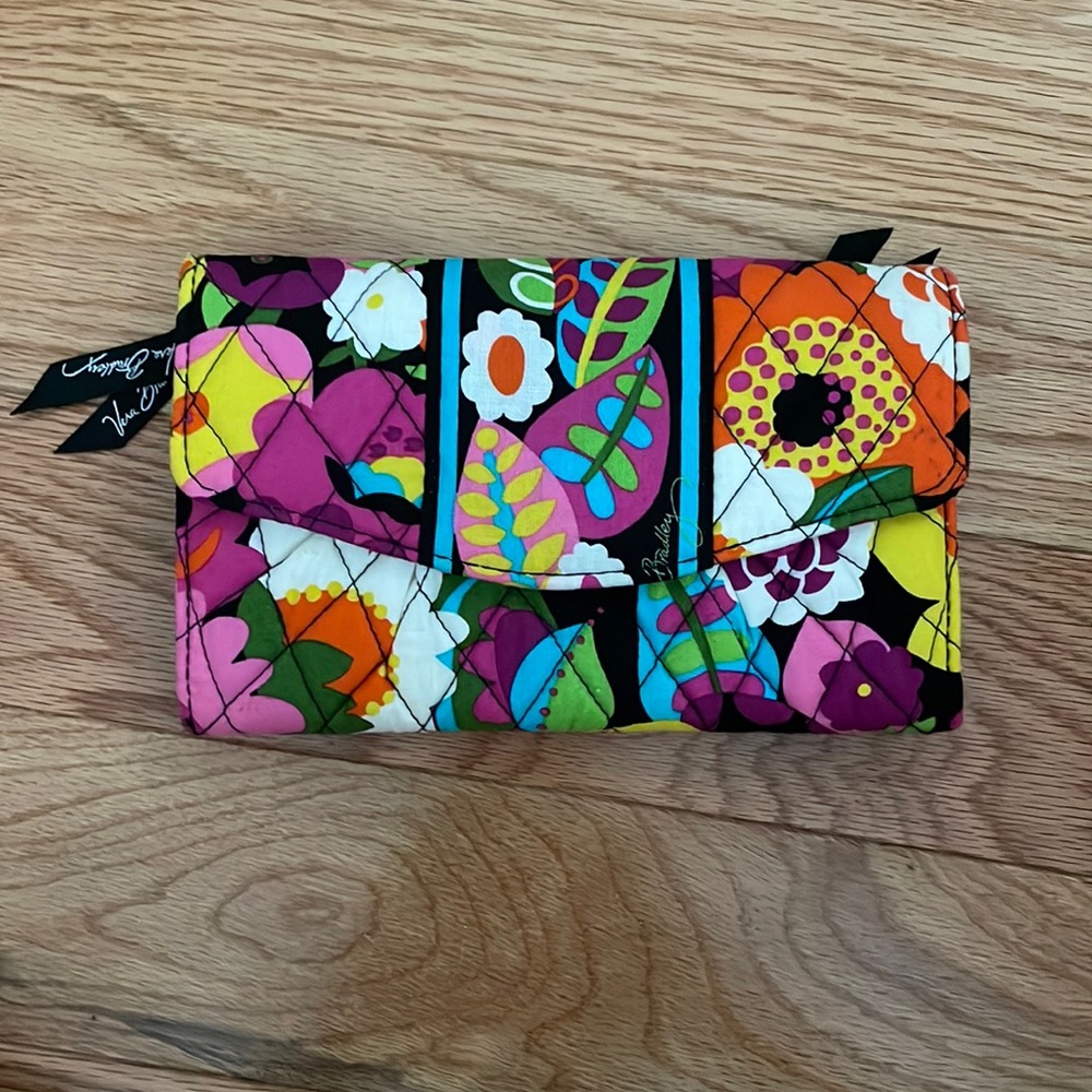 Vera Bradley compact purse